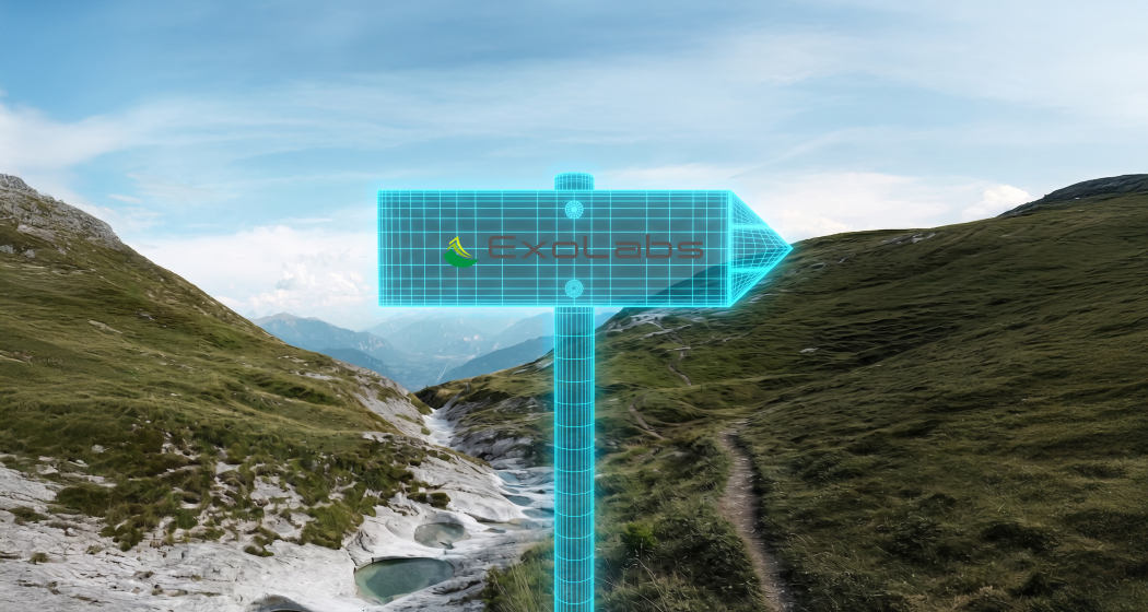 Digitaler Wegweiser mit ExoLabs-Logo vor alpiner Berglandschaft in Graubünden