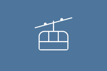 Blaues Icon mit einer weissen Gondelbahn als Umriss – Symbol für digitale Customer Journey im Tourismus.